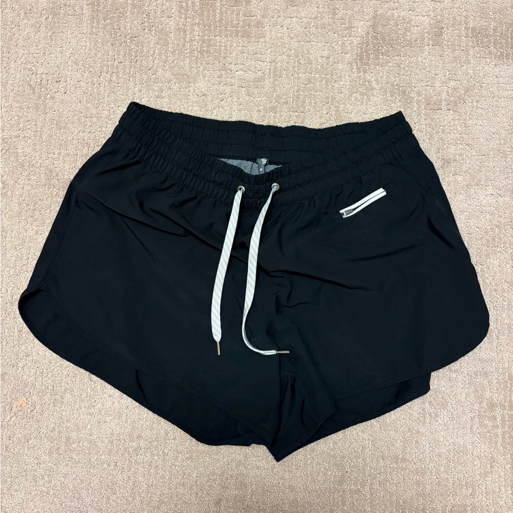 Vuori Clementine 2.5” Women’s Shorts
